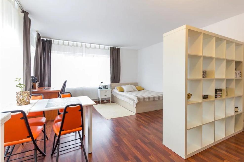 Studio Toward De Airport Apartment